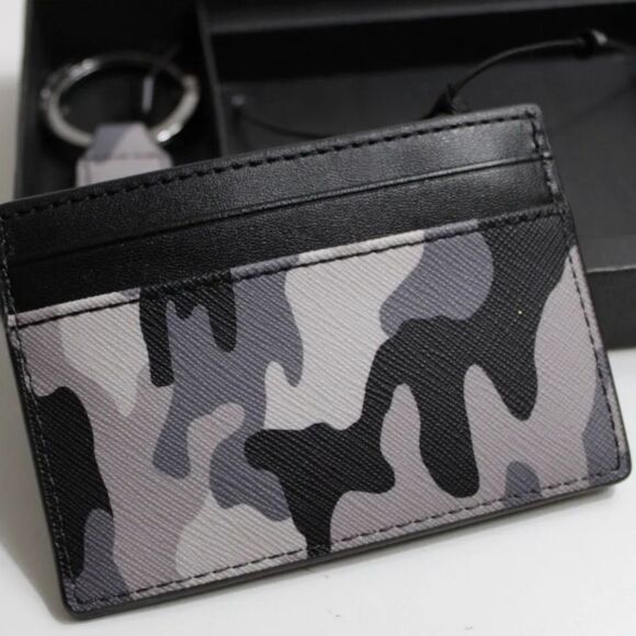 Michael Kors Camo Card Holder & Keychain Boxed Set - Picture 5 of 8
